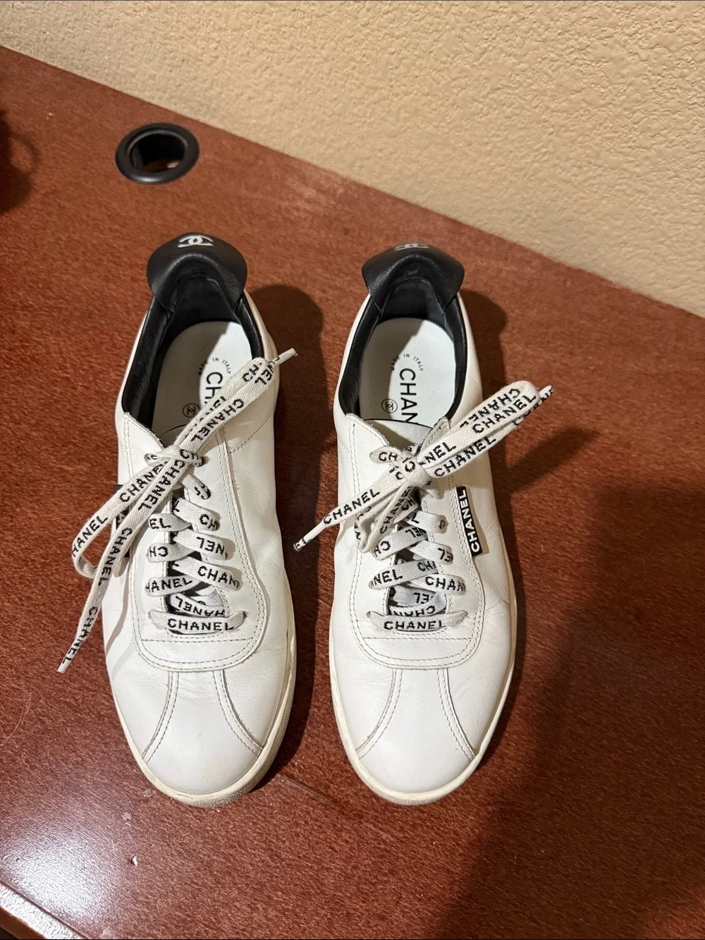 CHANEL White Leather women’s Sneakers with Black Heel Tabs size 38.5